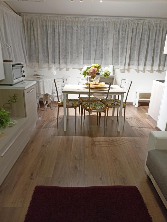אצ'י קסטלו La Petite Maison מראה חיצוני תמונה