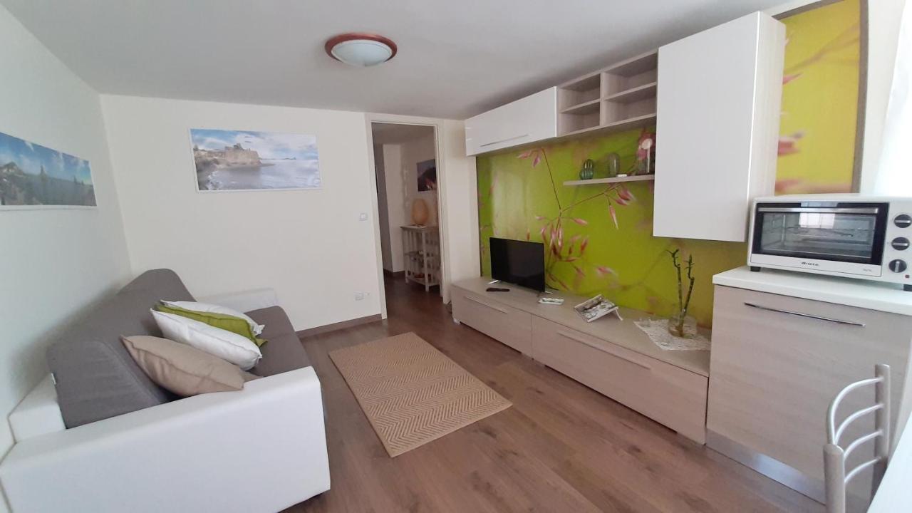 אצ'י קסטלו La Petite Maison מראה חיצוני תמונה