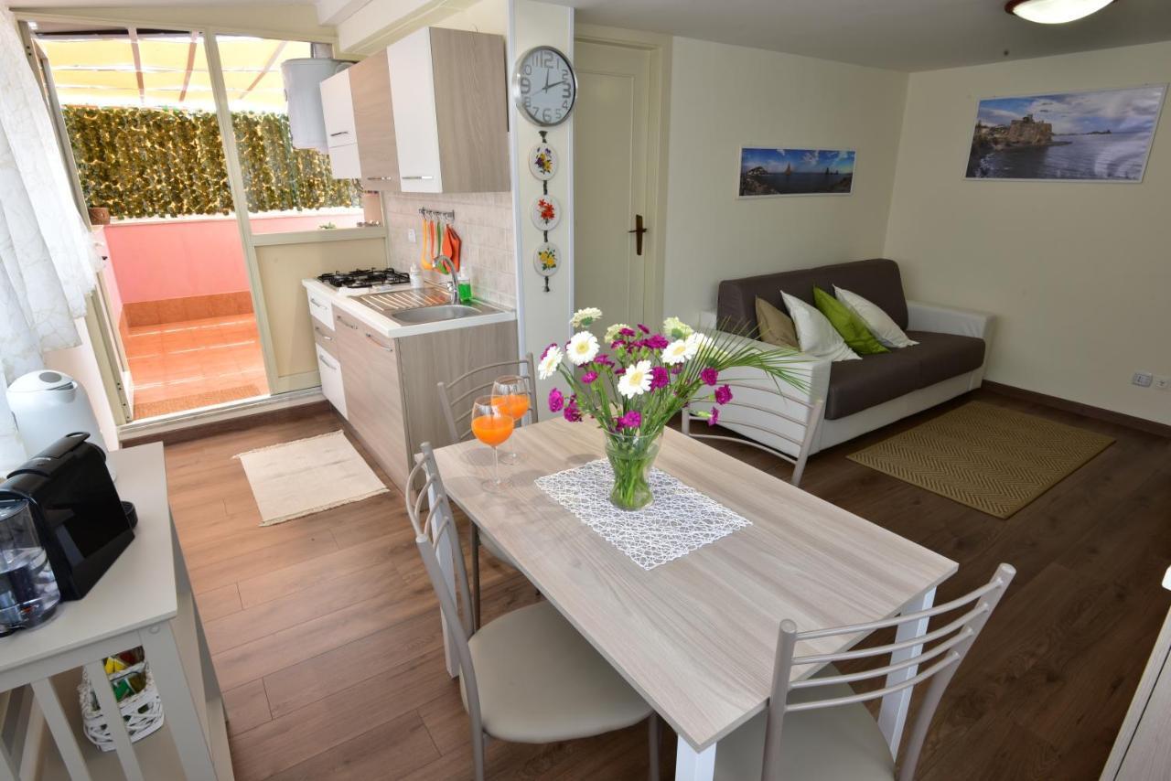 אצ'י קסטלו La Petite Maison מראה חיצוני תמונה